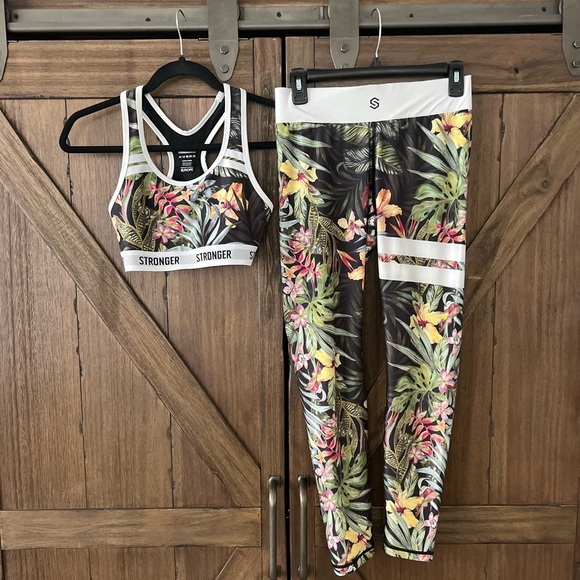 Stronger Vietnam Floral Print Active Leggings and Sport Bra Set Size Medium - Picture 6 of 9